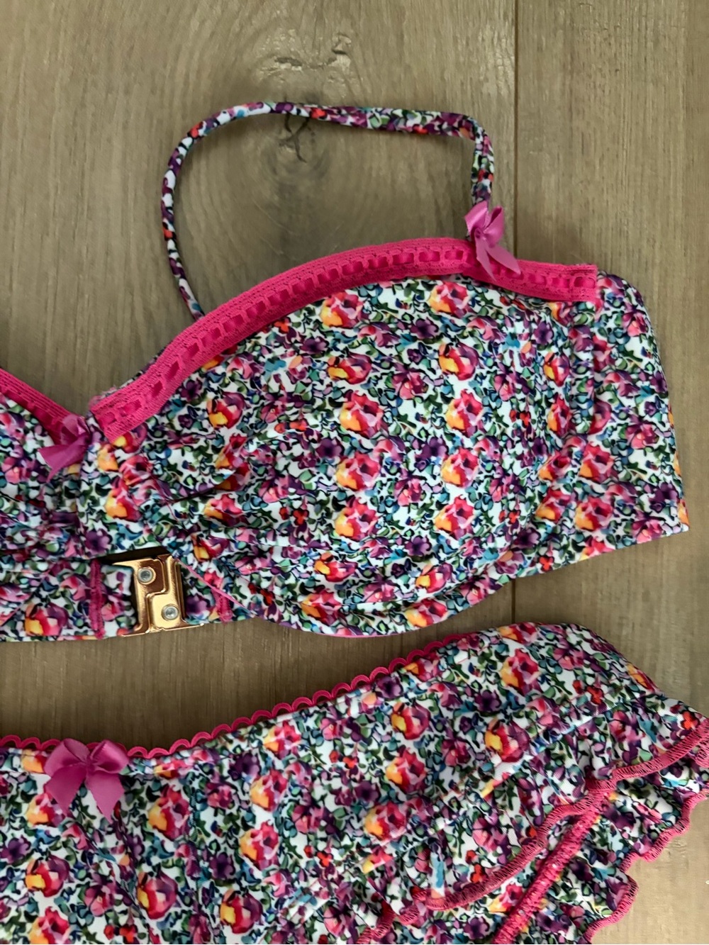 Strawberry milk mob Pink Floral bikini Swim Set - Cute Ruffle Design - Picture 2 of 9